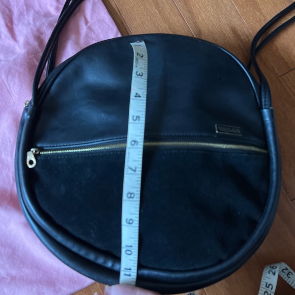 The Amigo black Ban.do round handbag - with removable pin I attached:) - Picture 9 of 12